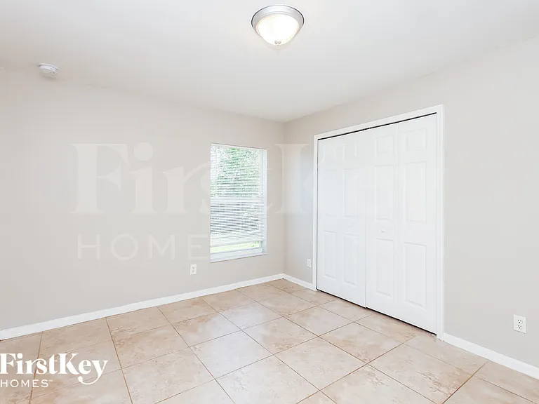 2719 NW 10th St — Photo 13