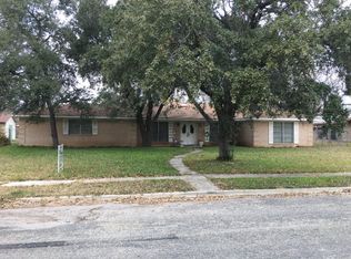 710 S Ashby Dr, Uvalde, TX 78801