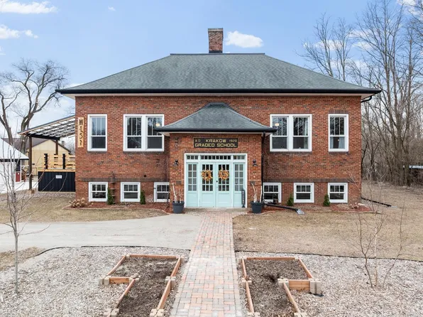 W151 Park St, Krakow, WI 54137