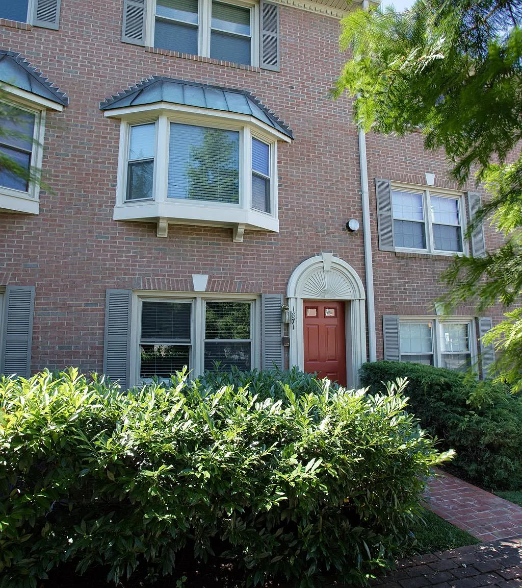 3 bed, 3.5 bath, 1620 sqft, $4,500 — Photo 1