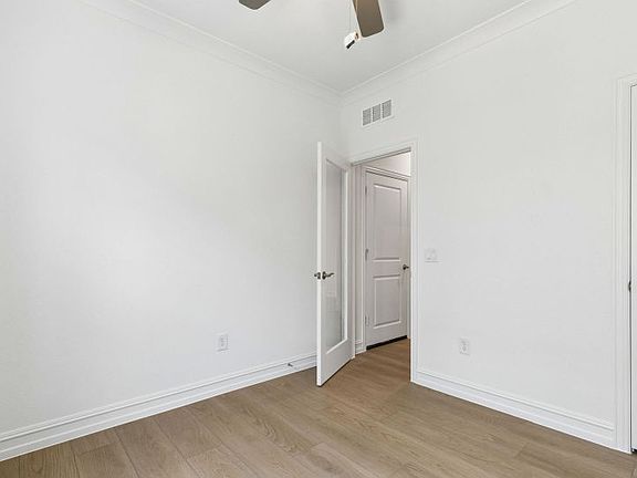 Flex room show as optional study in home