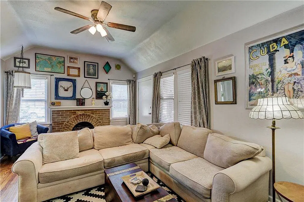 2 bed, 1001 sqft, $1,050 — Photo 3