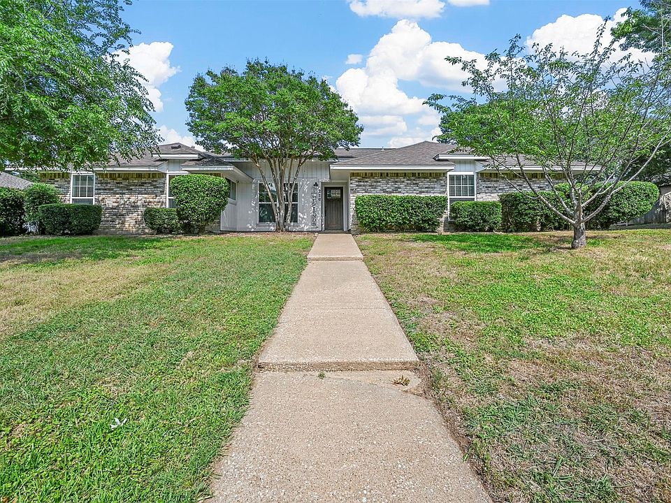 1st image of 210 Winding Creek Dr