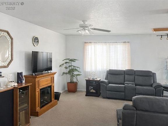 5th image of 560 Briar Sq