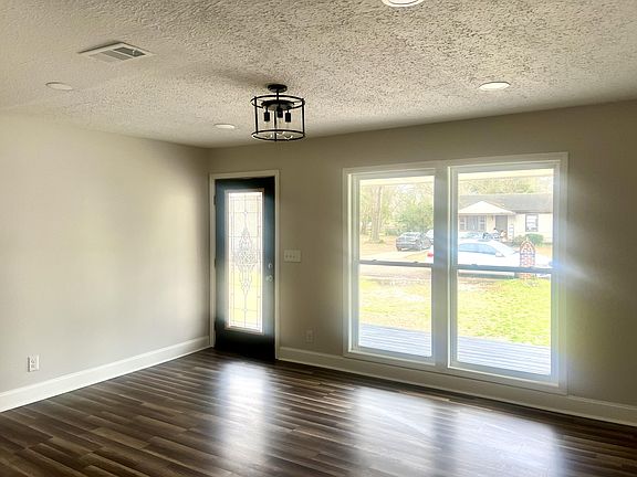 2nd image of 125 Robinwood Cir