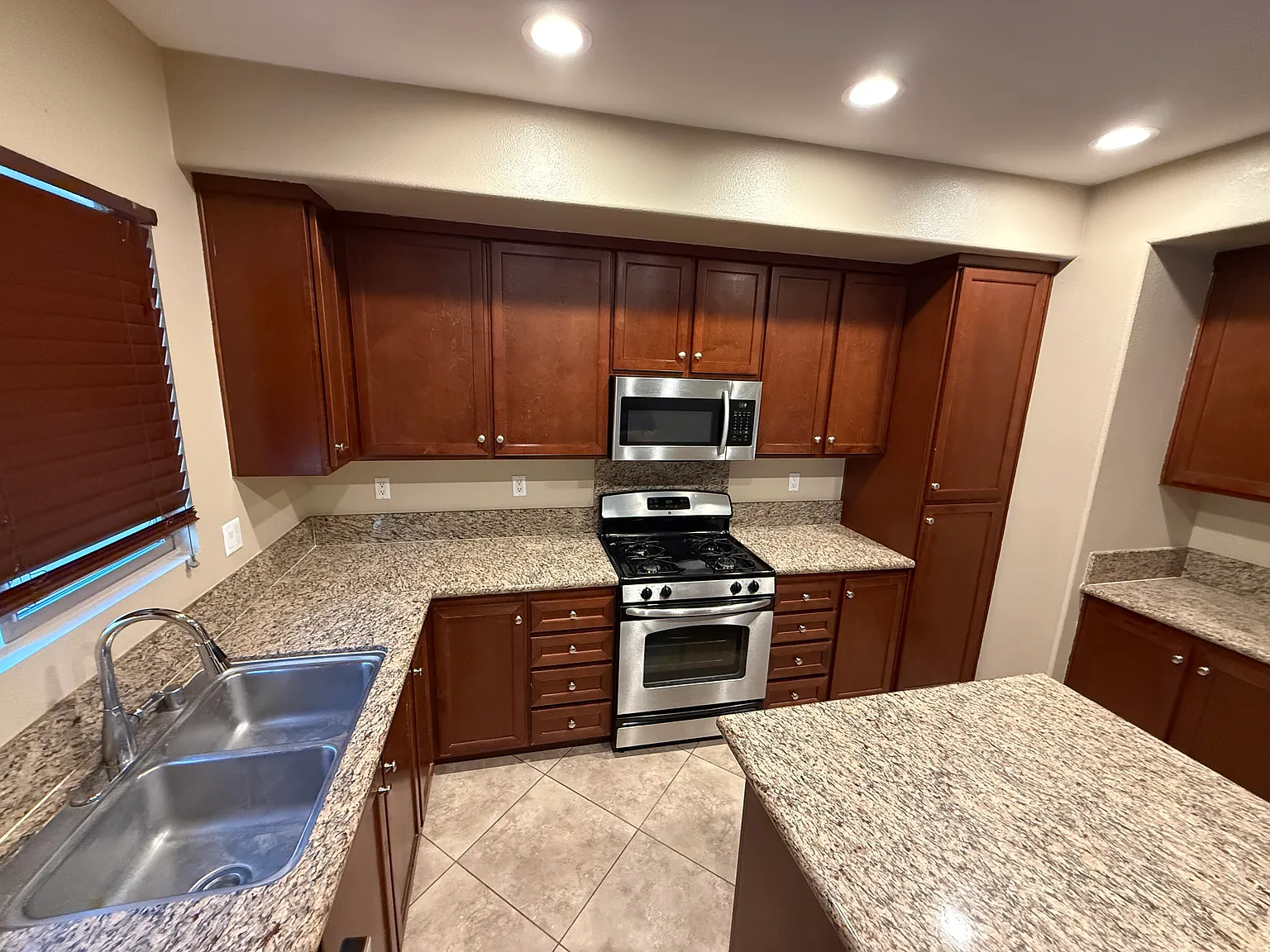 3 bed, 1458 sqft, $3,600 — Photo 4