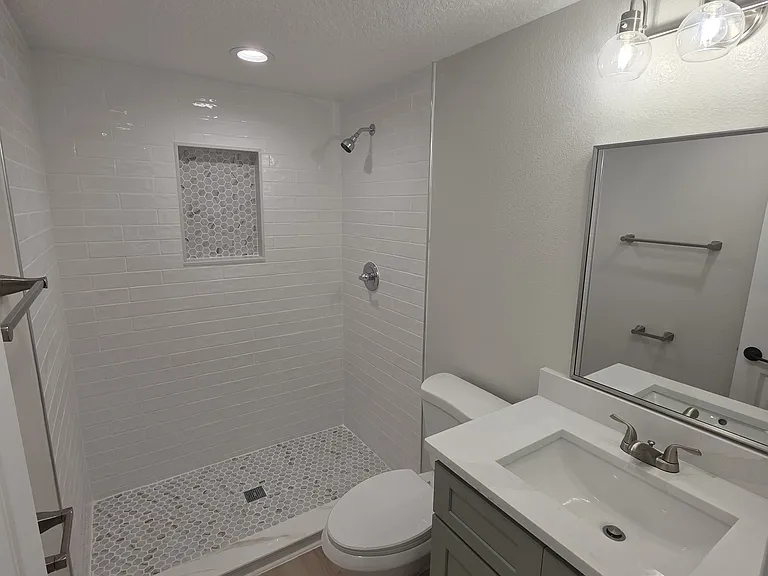 219 W Ohio St — Photo 11