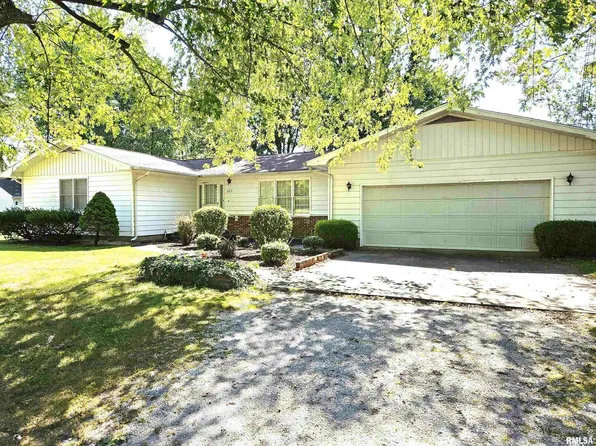 207 W 3rd St, Xenia, IL 62899