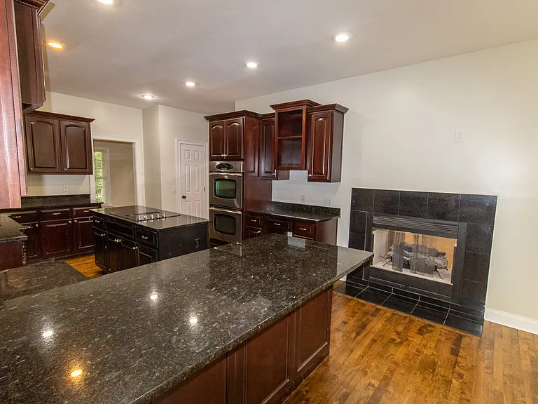 906 Monarch Cir — Photo 21