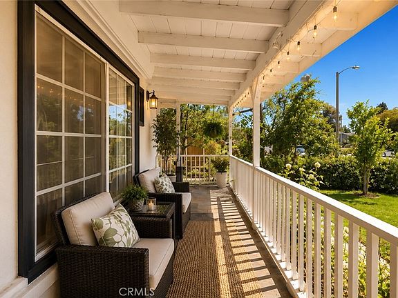 4th image of 6954 Woodlake Ave