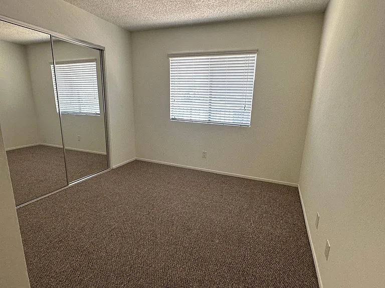 1108 Molino Ave #1 — Photo 16