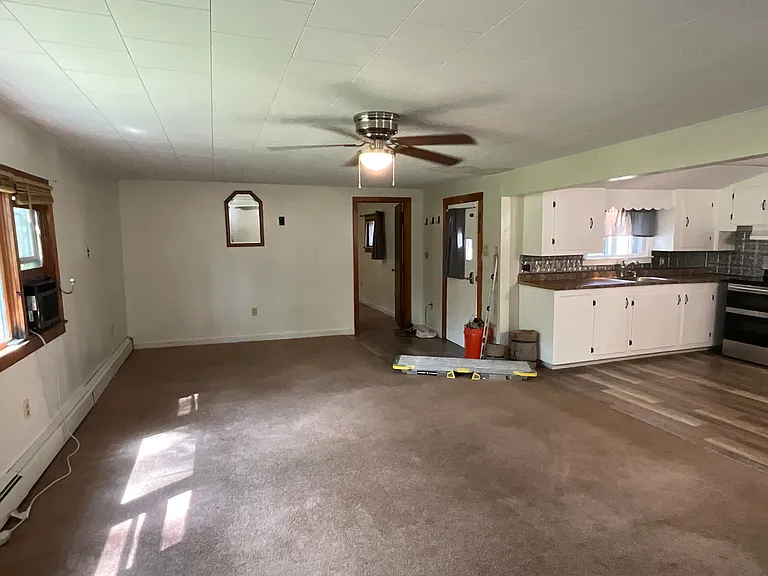 1024 Delaware Dr — Photo 2