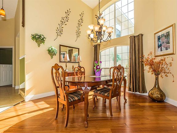 5th image of 704 Black Oak Ct