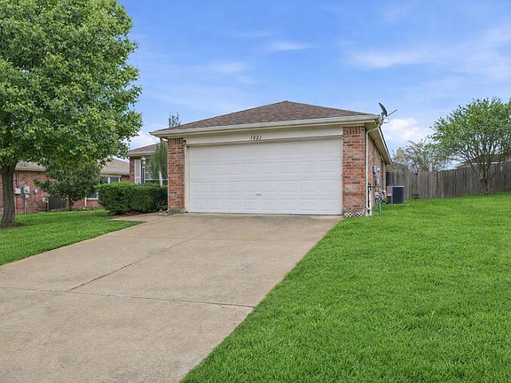 2nd image of 1821 Southridge Ln