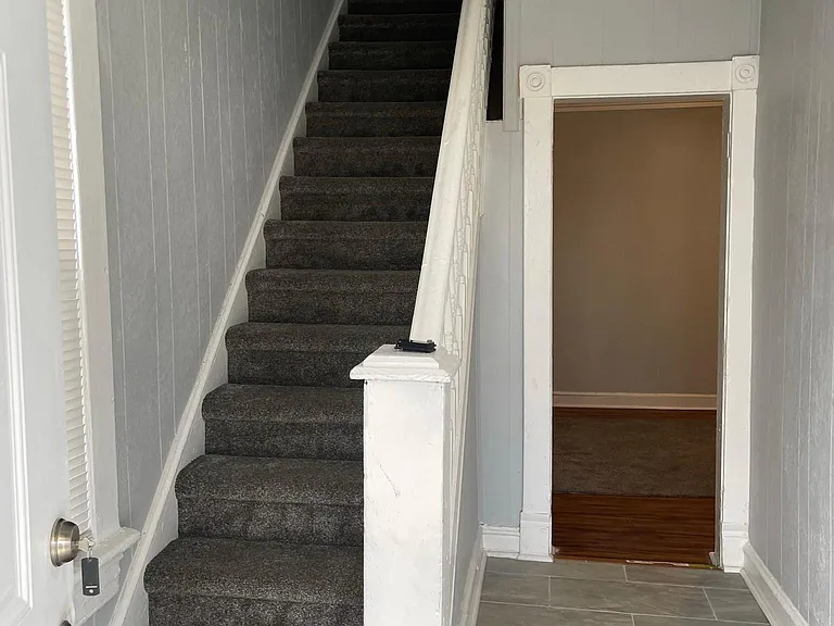 1909 Elm Ave — Photo 2