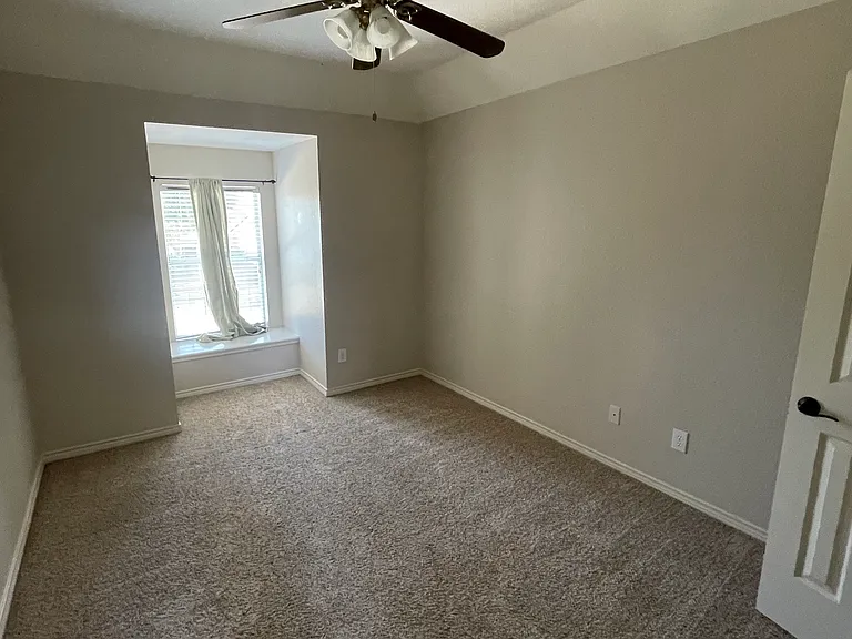 425 Waterside Dr — Photo 11