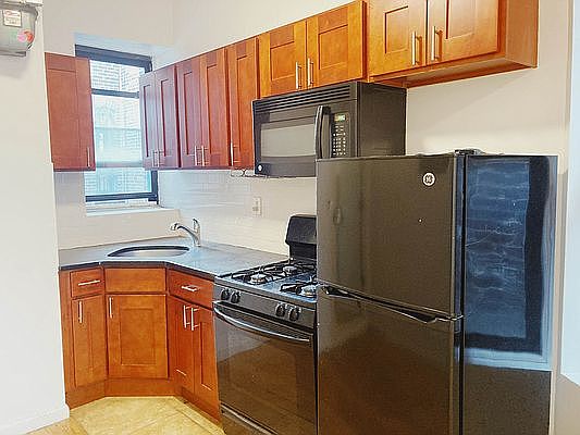 2nd image of 208 E 124th St #C3