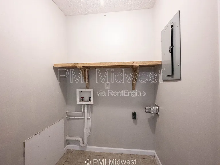 5925 Sunwood Dr — Photo 12