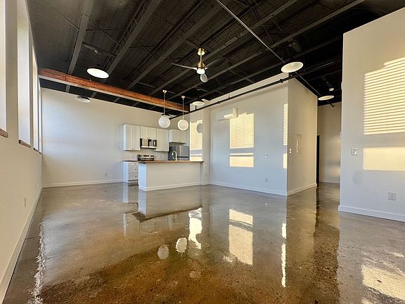5th image of 510 S College St #218