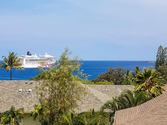 3rd image of 75-6009 Alii Dr APT E22