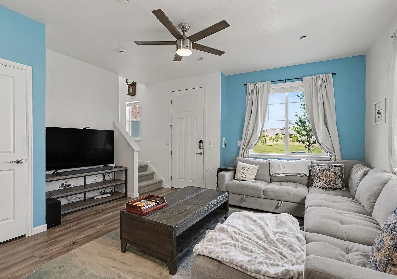 Gorgeous 3 bed 2.5 bath Home Available in Parker! — Photo 2