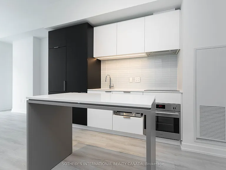 33 Helendale Ave #403 — Photo 9