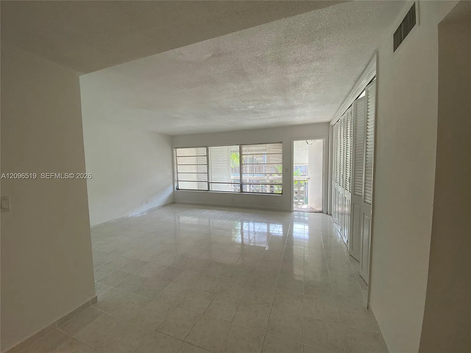 Fountainview Condo — Photo 4