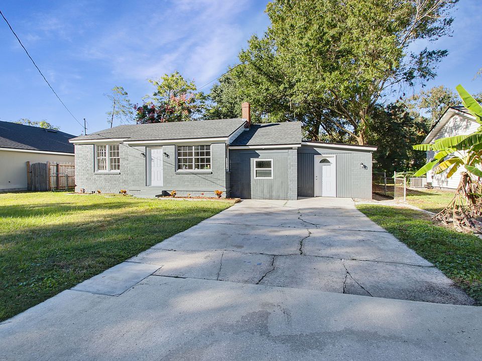 1st image of 4643 Woolman Ave