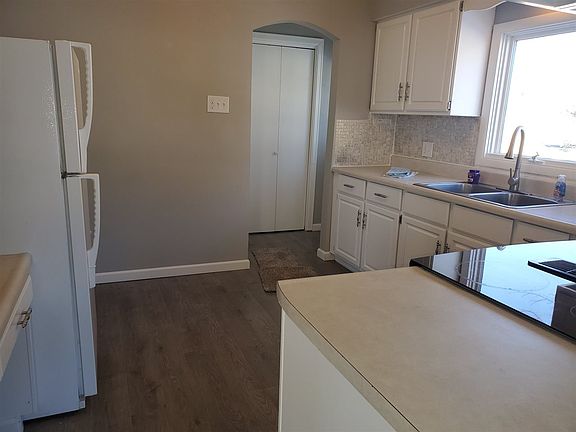 5th image of 406 S Pine St