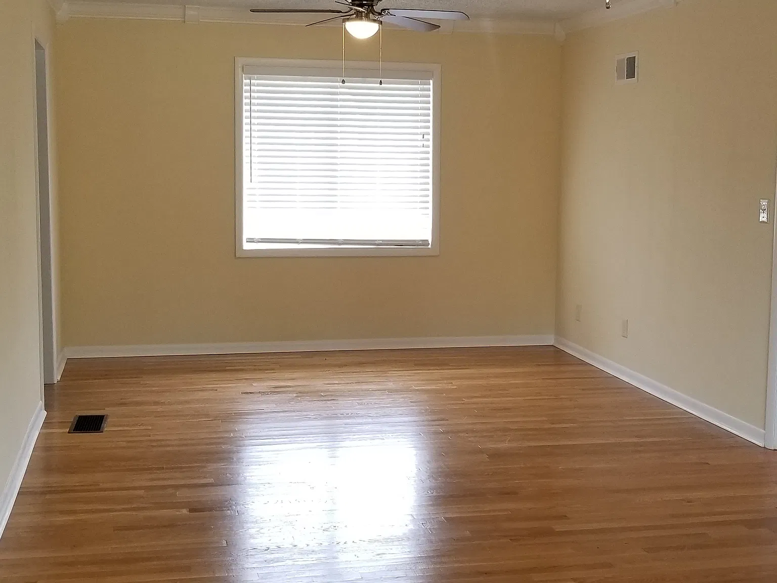 3 bed, 1140 sqft, $1,150 — Photo 2