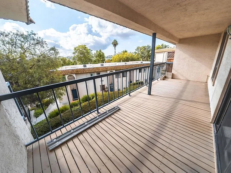 2374 Caringa Way — Photo 9