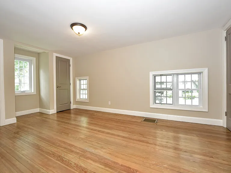 6 Standish Ln — Photo 19