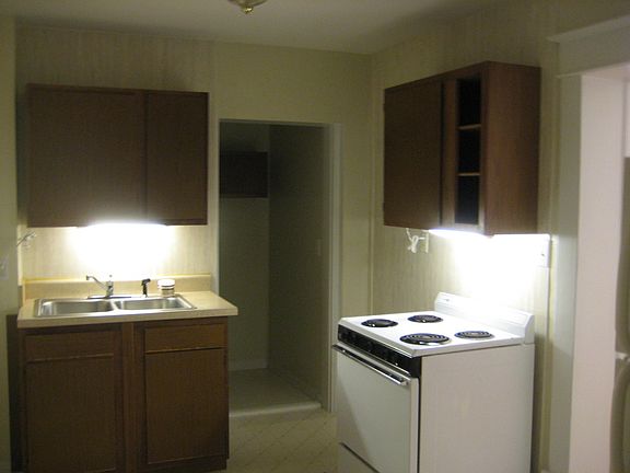 4th image of 1611 Memorial Ave SW APT 1