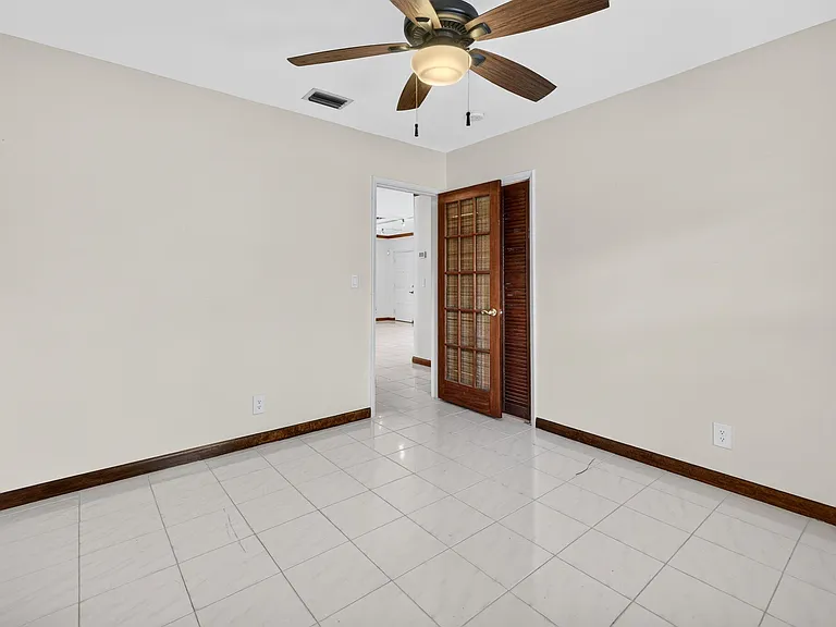 2060 Tropic Isle — Photo 45