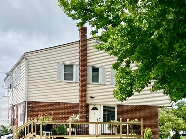 1402 Conway Dr, Swarthmore, PA 19081