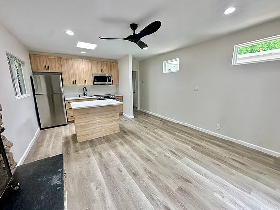 4th image of 1347 Gates Ave #B