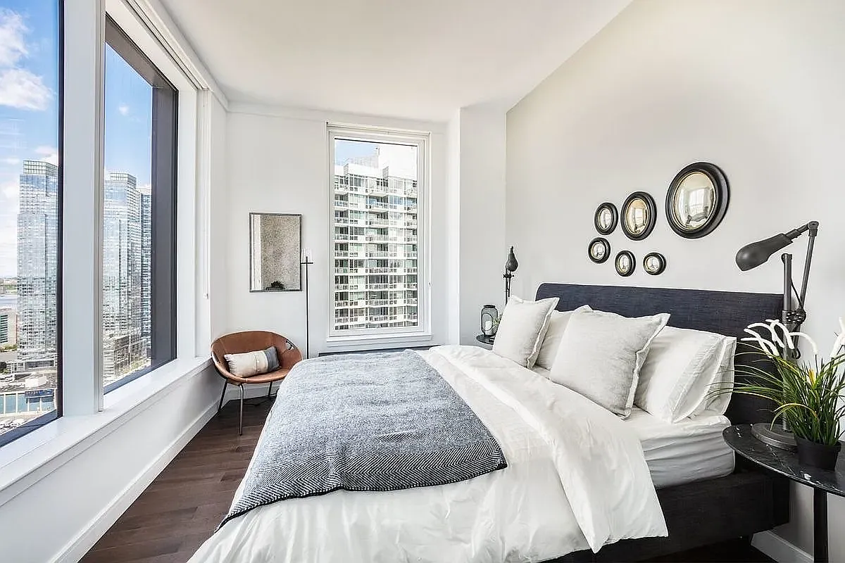 515 West 36th Street — Photo 3