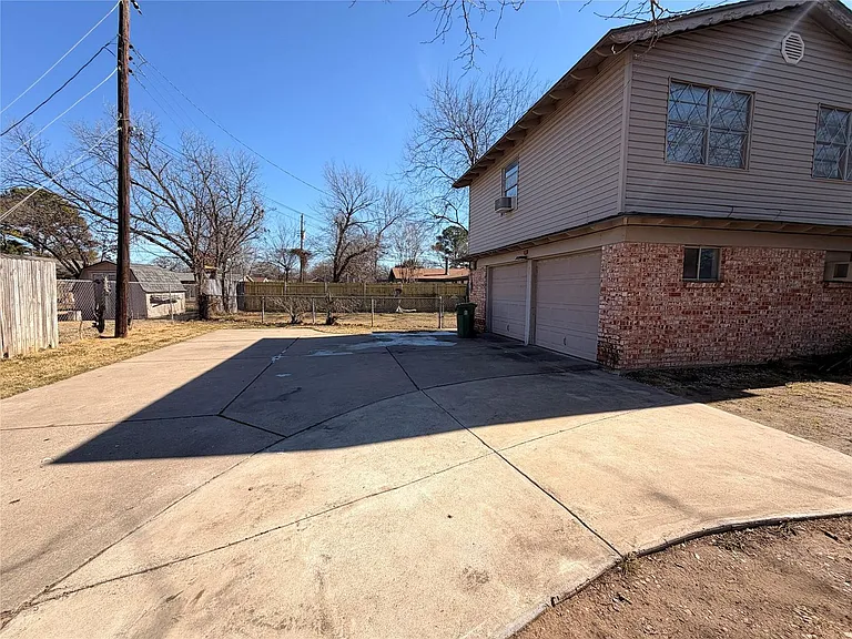 1416 Norwood Dr — Photo 2
