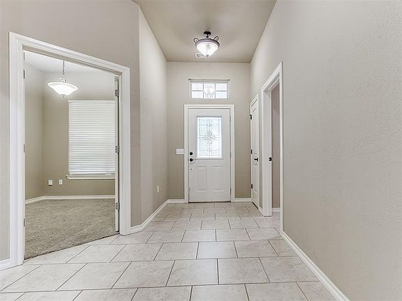 4th image of 1625 Savannah Ln