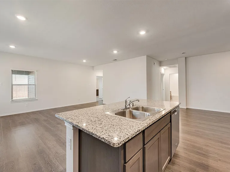 4016 Huntington Dr — Photo 15