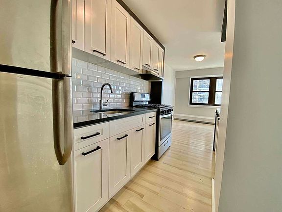 4th image of 260 Audubon Ave #25J