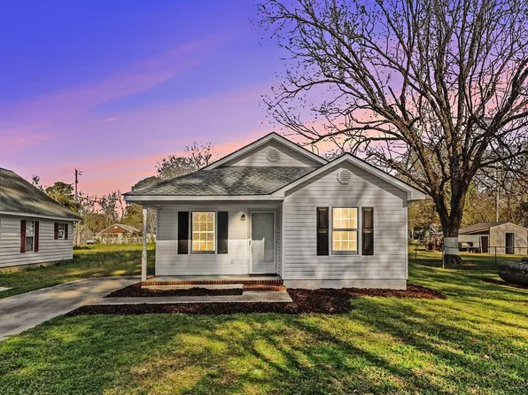 110 1st St, Erwin, NC 28339