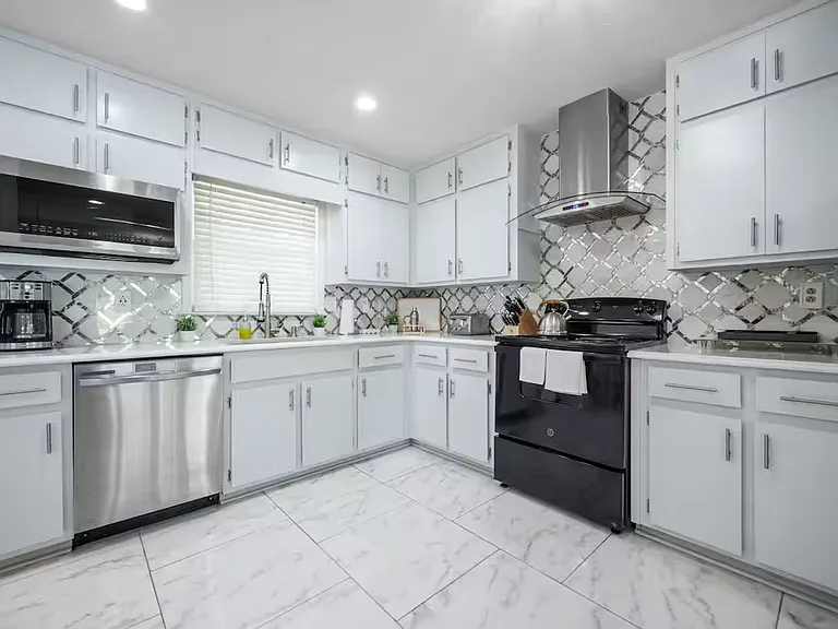 493 Greg Dr SW — Photo 2