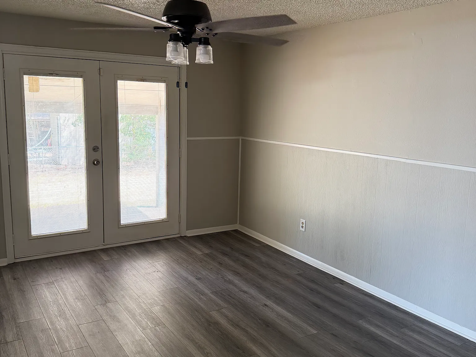 3 bed, 1.5 bath, 1037 sqft, $1,350 — Photo 3