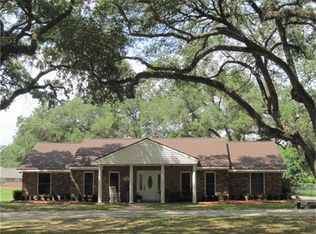 114 Jay St, Boling, TX 77420