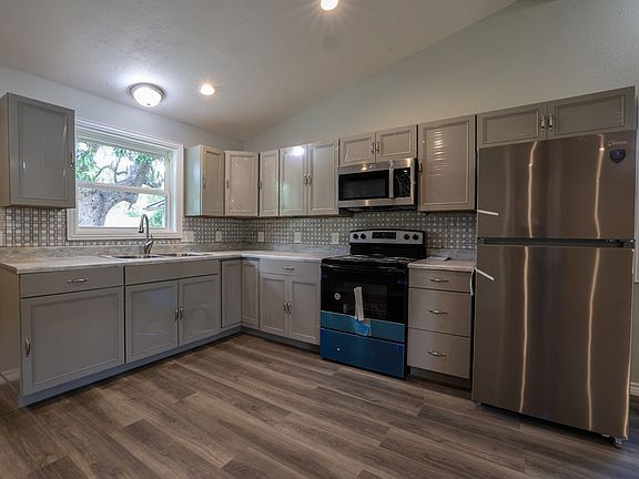 5th image of 614 Coates St