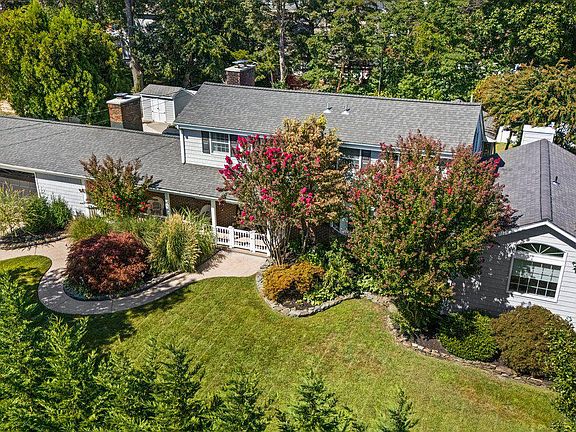 2nd image of 130 Cranmoor Dr