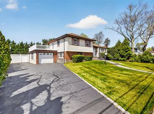141 Cold Spring Rd, Syosset, NY 11791