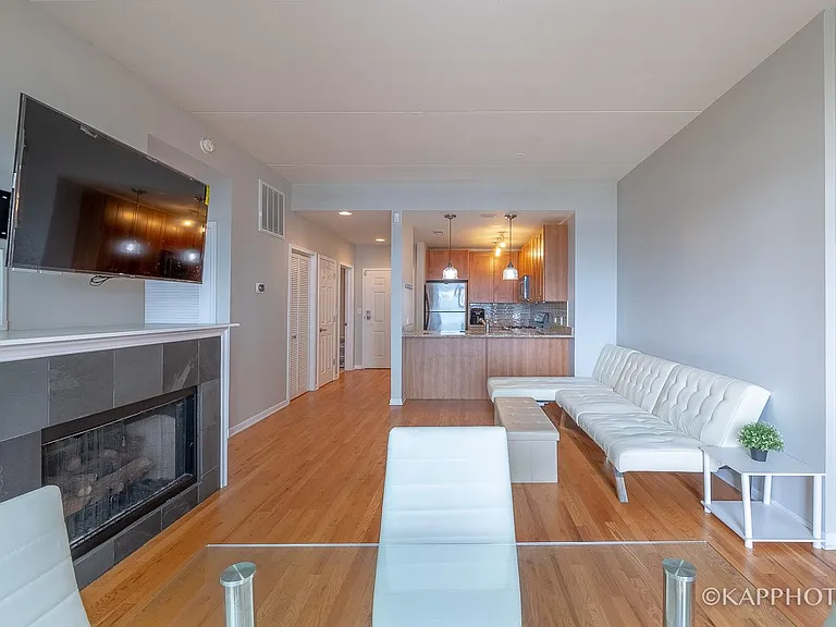657 W Fulton St #609 — Photo 5