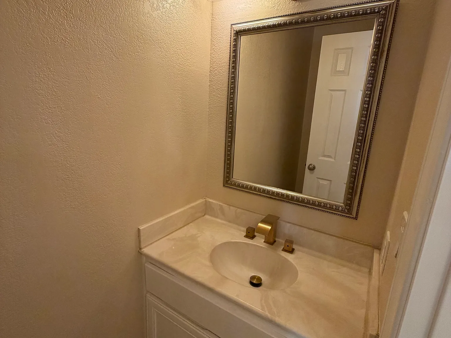 2 bed, 1.5 bath, 1051 sqft, $2,595 — Photo 4